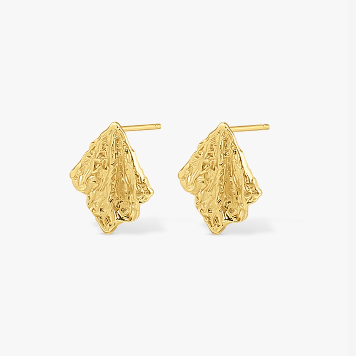Form Earrings – geometriske skulpturelle vandfast guldøreringe fra KAYÉ