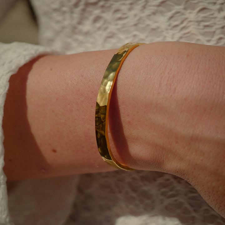STRIKE BANGLES