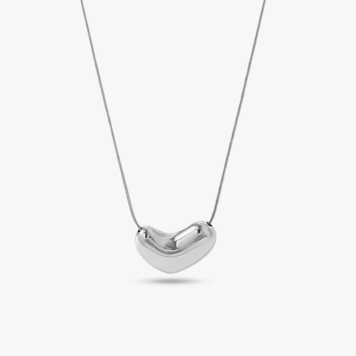 Sculpt Drop Necklace – skulpturel vandfast guldkæde med pendant fra KAYÉ